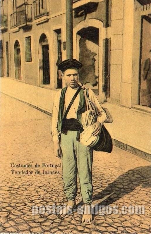 Bilhete postal ilustrado de Lisboa: costume de um vendedor de jornais | Portugal em postais antigos