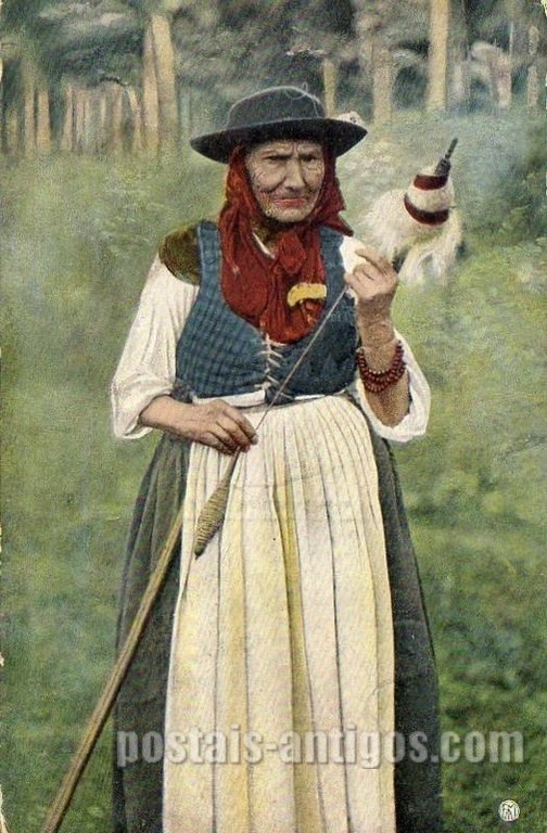 Bilhete postal antigo de Arouca, Costume de Arouca, n°4033 | Portugal em postais antigos