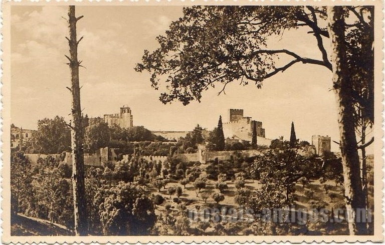 Bilhete postal ilustrado de Tomar, Vista geral do Castelo dos Templários | Portugal em postais antigos 