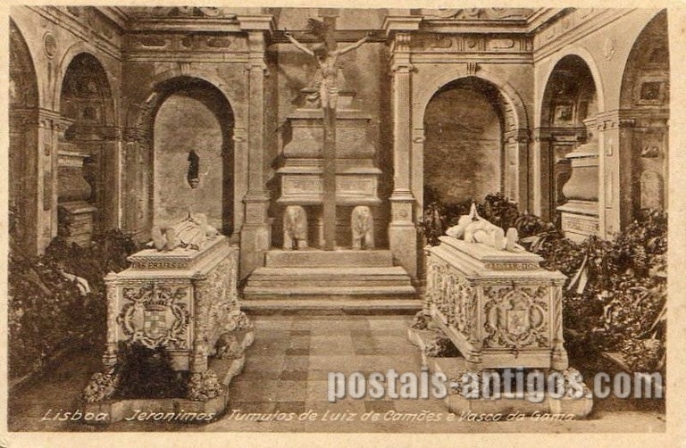 Bilhete postal de Lisboa, Portugal: Mosteiro dos Jerónimos - Túmulos Luís de Camões e Vasco de Gama.