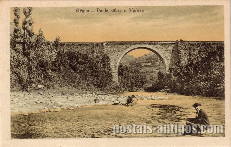 Bilhete postal antido de Peso da Régua, Ponte sobre o Varosa | Portugal em postais antigos.