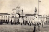 Bilhete postal ilustrado de Lisboa: Praça do Comércio | Portugal em postais antigos