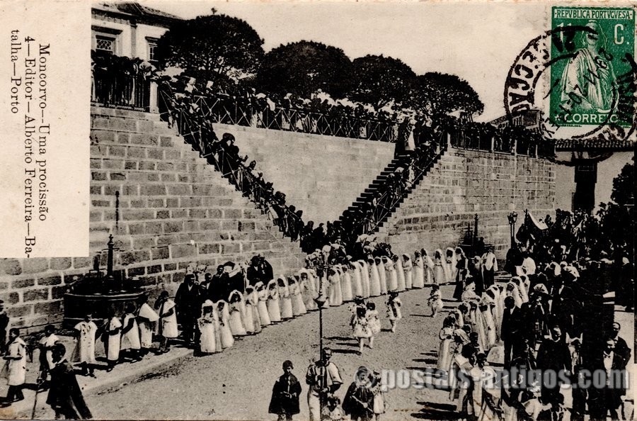 Bilhete postal ilustrado de Moncorvo - Uma procissão
